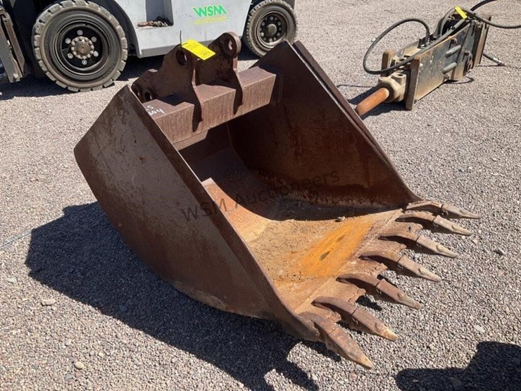 36in-backhoe-bucket-image-1