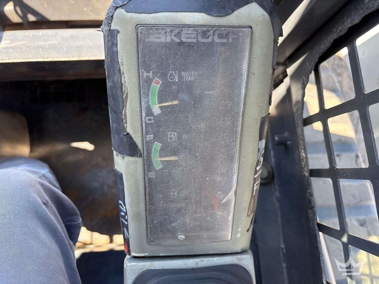 2011-takeuchi-tl250-image-10