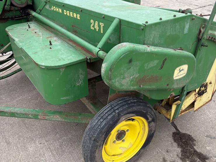 john-deere-24t-image-32