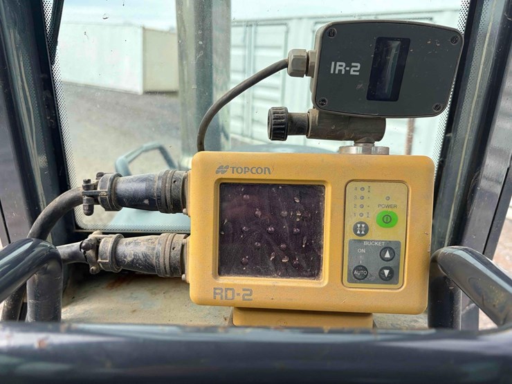 2005-deere-650j-xlt-image-14