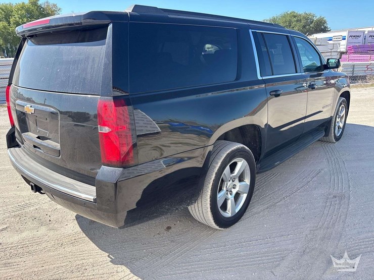 2018-chevrolet-suburban-image-31