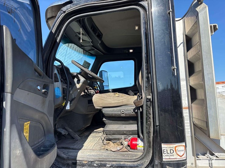 2016-peterbilt-579-image-14