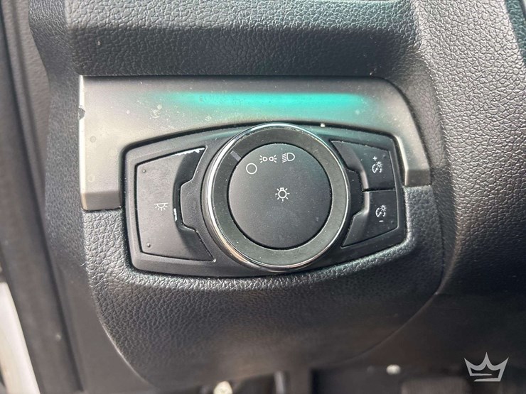 2017-ford-explorer-image-15