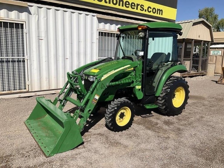 john-deere-3320-image-2