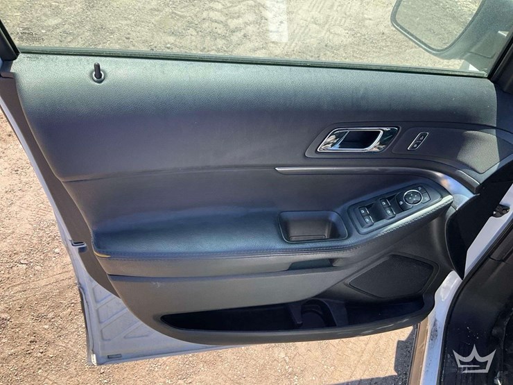 2016-ford-explorer-image-12