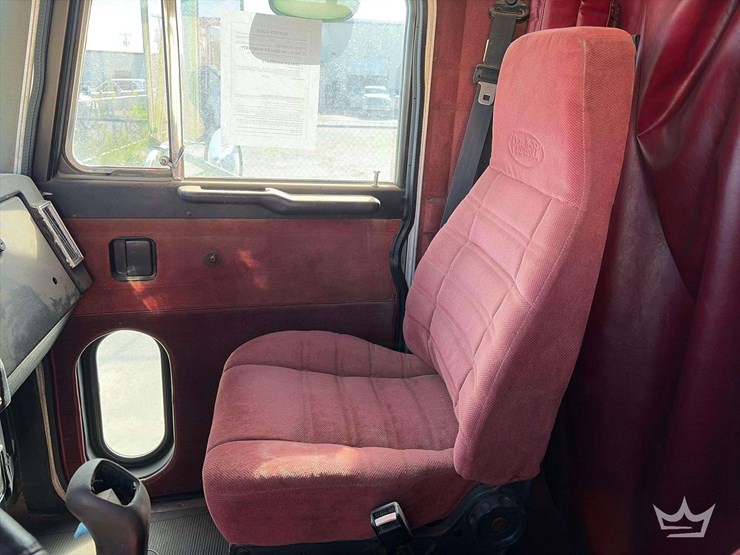 1994-peterbilt-377-image-18