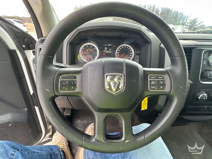 2015-dodge-1500-image-13