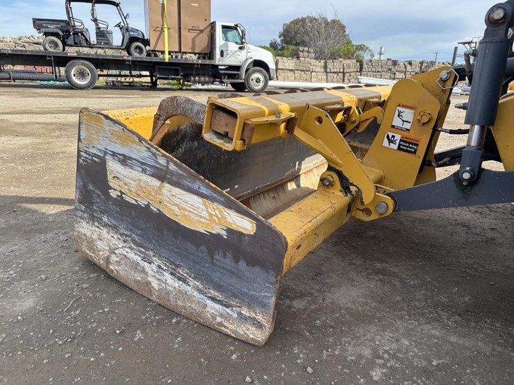 2019-deere-210lep-image-13