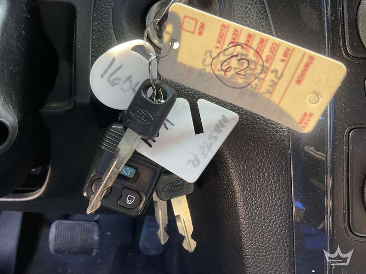 2016-ford-explorer-image-35