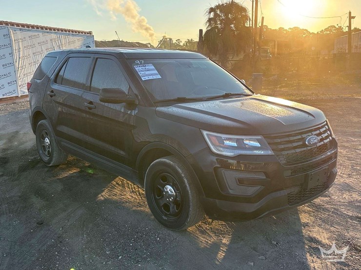 2018-ford-explorer-image-2