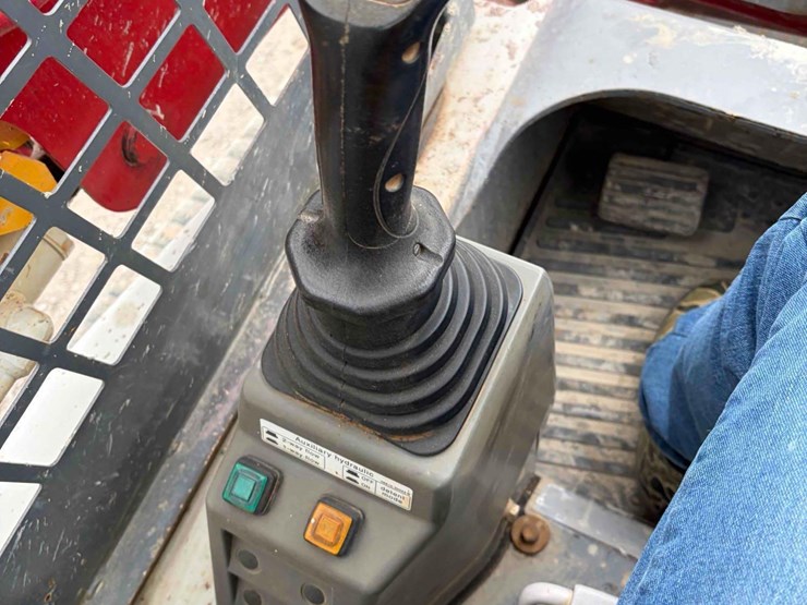 2015-takeuchi-tl8-image-12