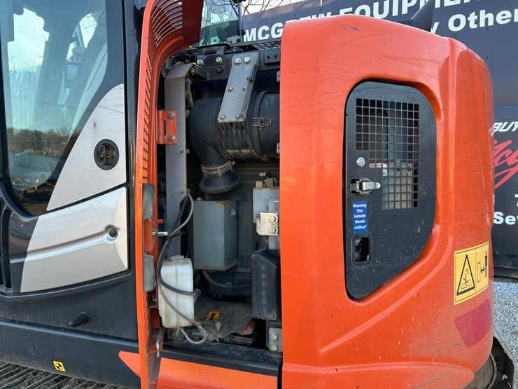 hitachi-zx135us-6-image-22