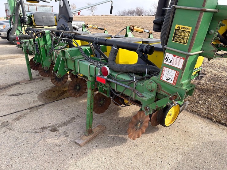 john-deere-7300-image-16