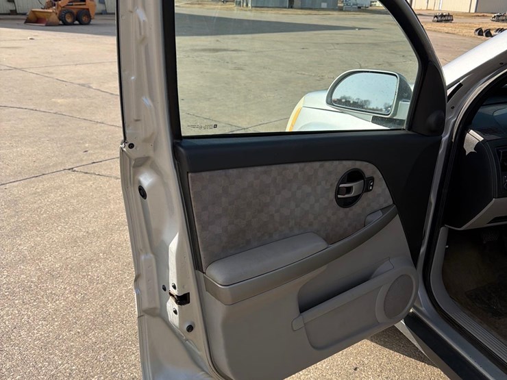 2006-chevrolet-equinox-image-21