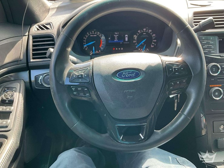 2016-ford-explorer-image-14