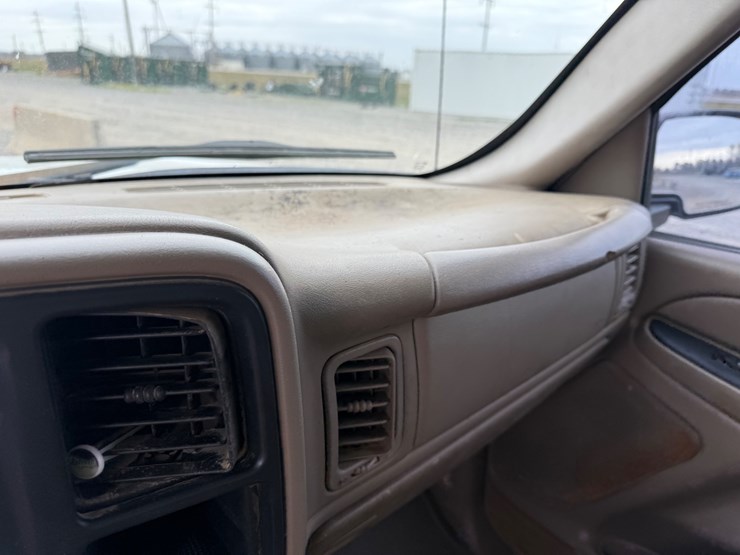 2005-gmc-2500-image-54