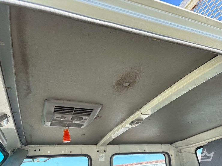 2007-isuzu-npr-image-19