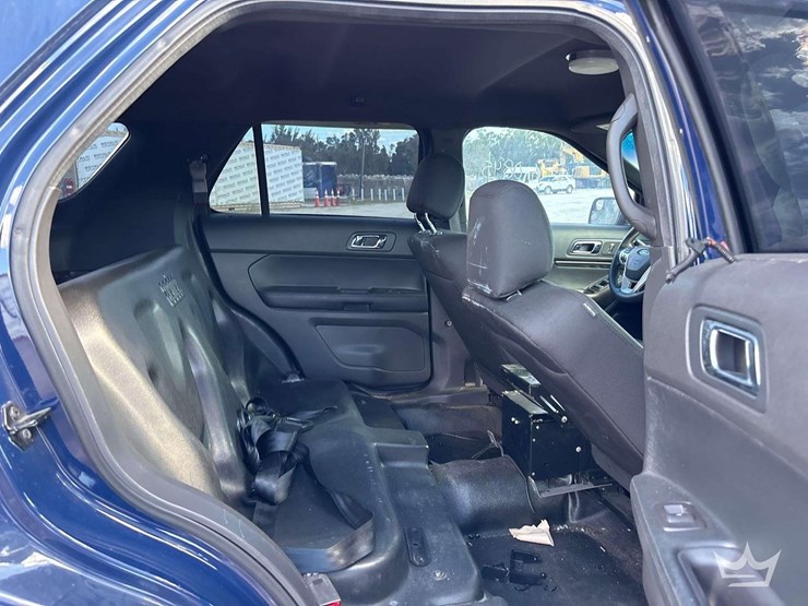 2015-ford-explorer-image-25