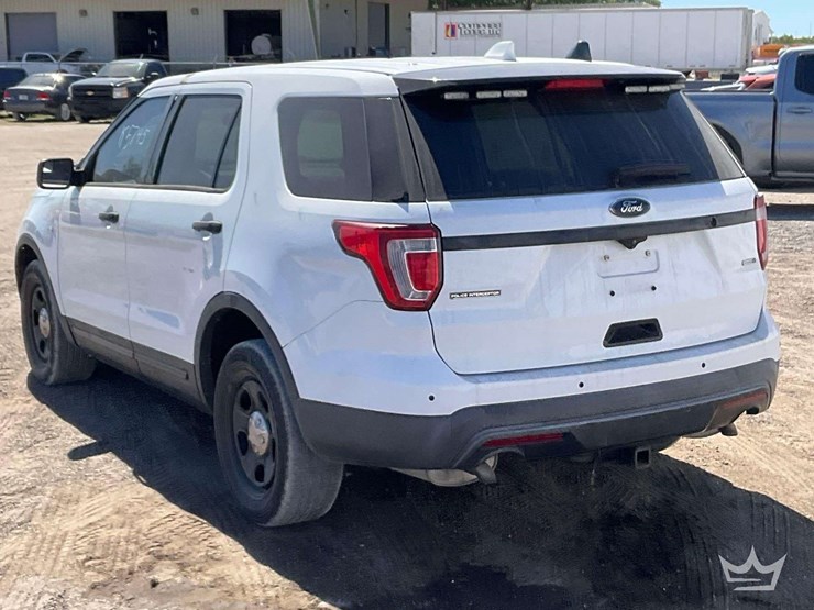 2016-ford-explorer-image-4