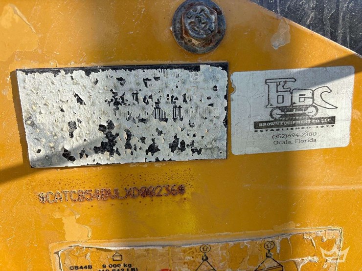 2014-caterpillar-cb54b-image-13