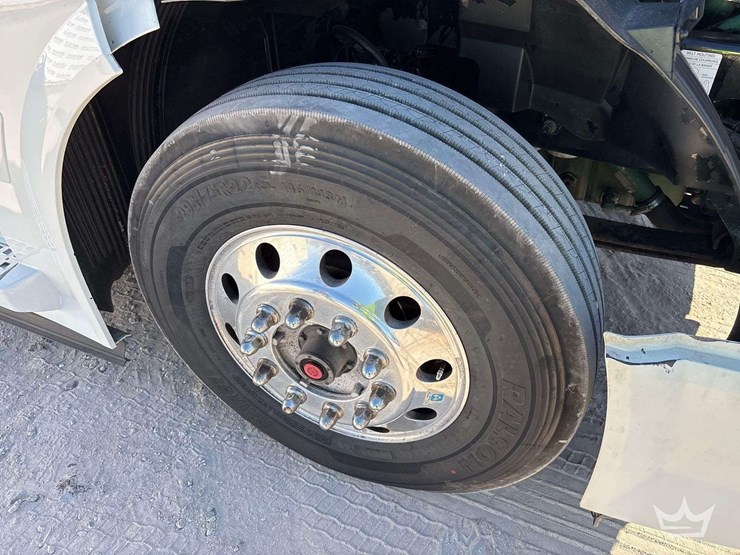 2016-volvo-vnl-t/a-sleeper-cab-truck-tractor-image-46