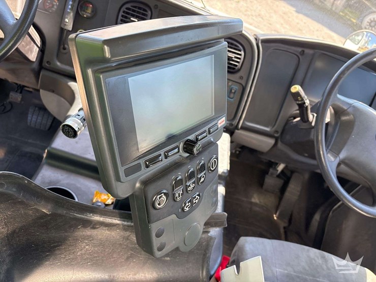 2020-freightliner-m2-106-image-21