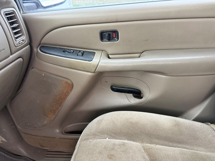 2005-gmc-2500-image-55