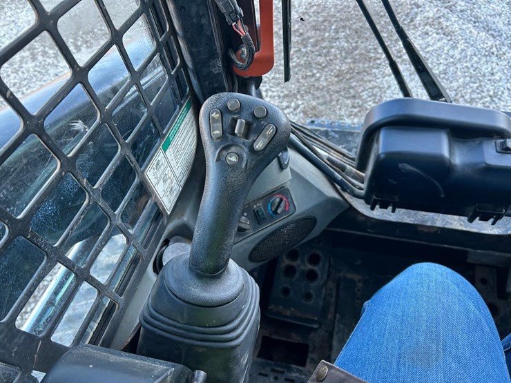 bobcat-t550-image-25