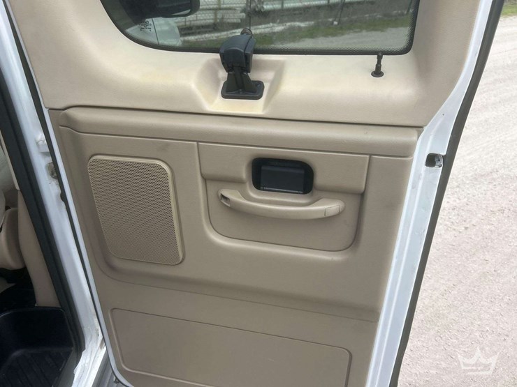 2011-ford-e350-image-14