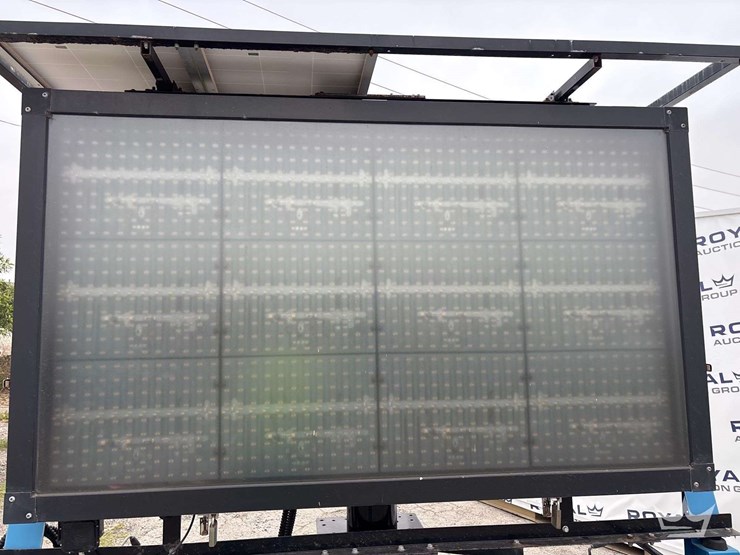 2018-solartech-silent-messenger-towable-solar-message-board-image-11