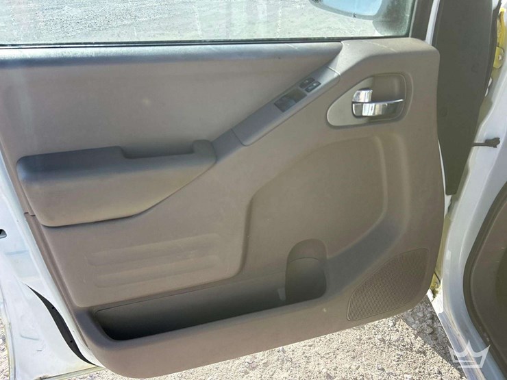 2015-nissan-frontier-image-11