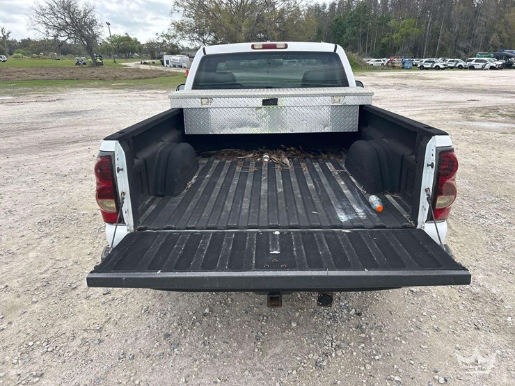 2004-chevrolet-silverado-1500-image-18