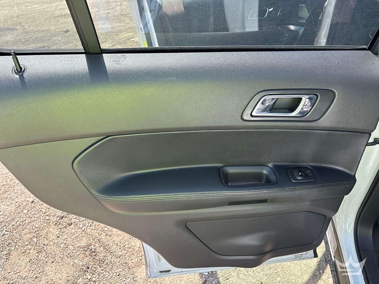 2013-ford-explorer-image-23