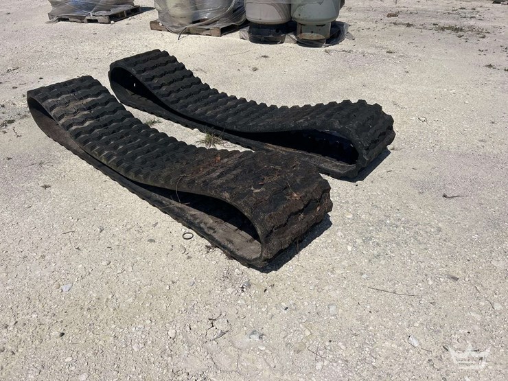 mini-excavator-tracks-image-2