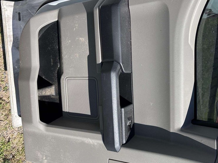 2017-ford-f150-image-18