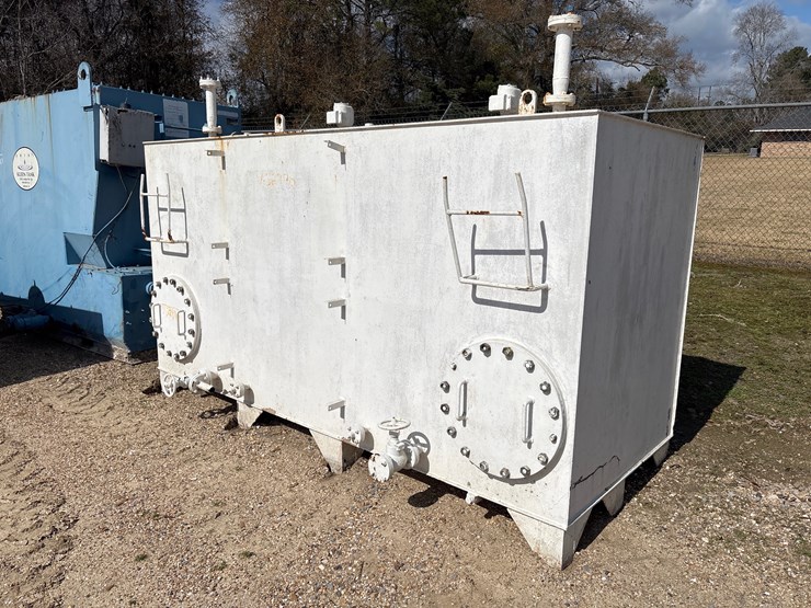 #8056-•-square-metal-tank-image-2