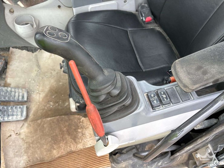 2018-hitachi-zx300-lc-6n-image-23