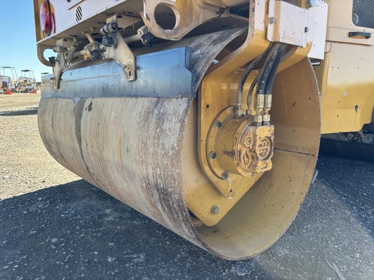 2018-caterpillar-cb24b-image-14