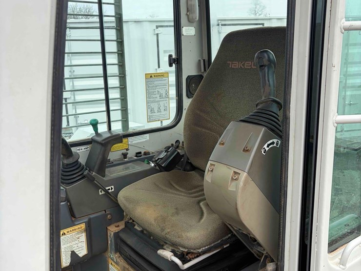 2013-takeuchi-tb280fr-image-12