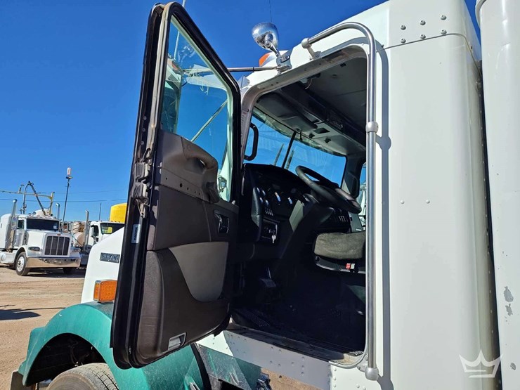 2012-kenworth-t800-image-21