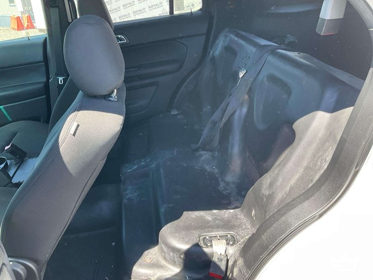 2016-ford-explorer-image-23