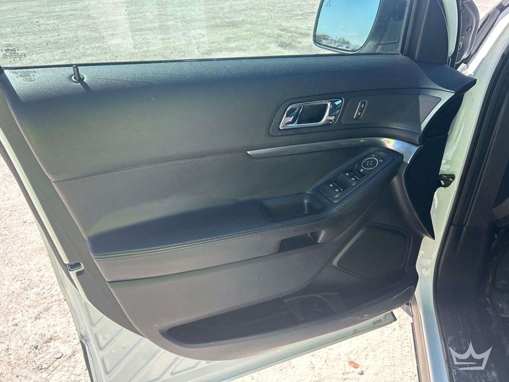 2016-ford-explorer-image-14