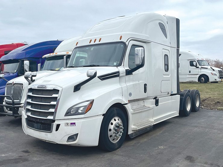2020-freightliner-cascadia-126-image-1