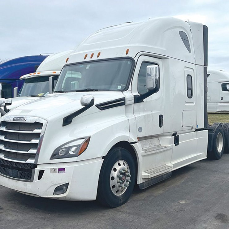 2020 FREIGHTLINER CASCADIA 126