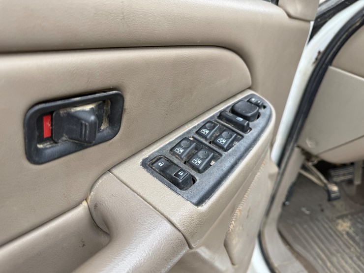 2005-gmc-2500-image-44