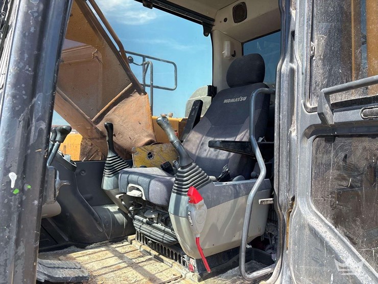 2020-komatsu-pc210-lc-image-31