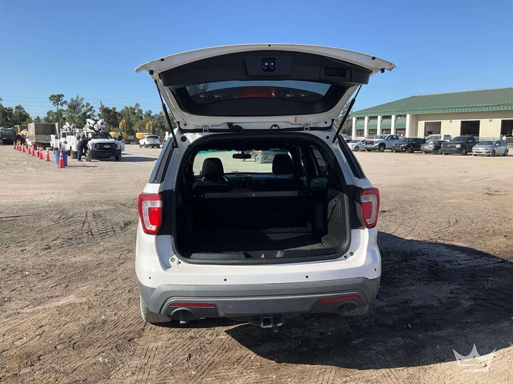 2016-ford-explorer-image-31