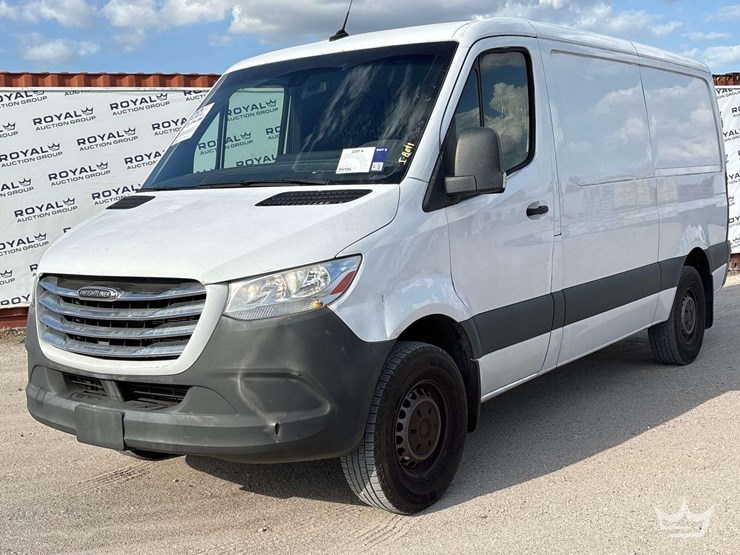 2019-mercedes-sprinter-2500-cargo-van-image-1