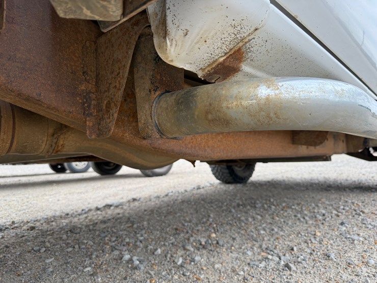 2005-gmc-2500-image-26