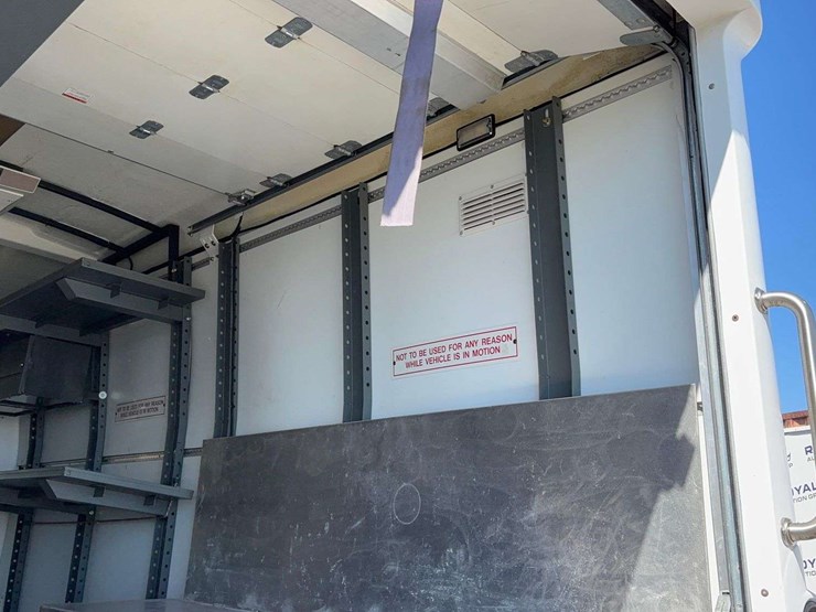 2010-chevrolet-express-3500-image-19